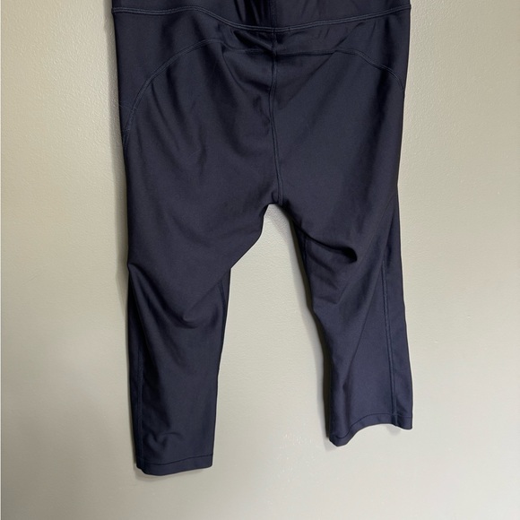 Under‎ Armour Cropped Track Pants, Size XL - Picture 2 of 3